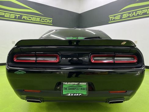 Used 2019 Dodge Challenger SXT image 8