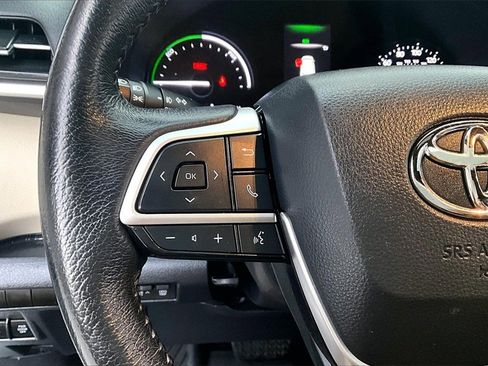 Certified 2021 Toyota Sienna XLE image 11