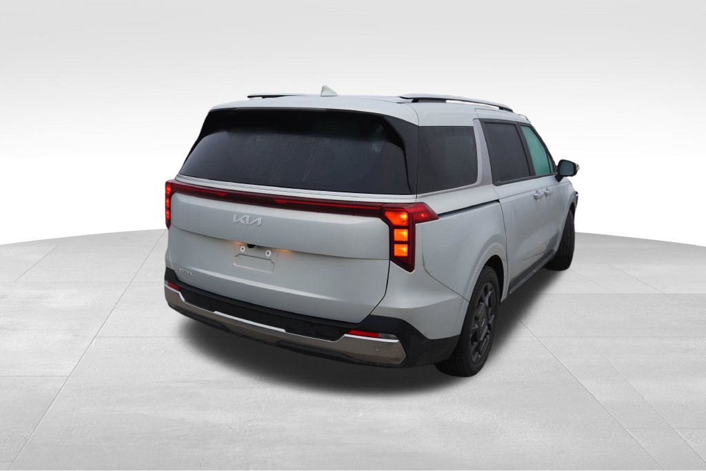 Certified 2025 Kia Carnival SX FWD image 3