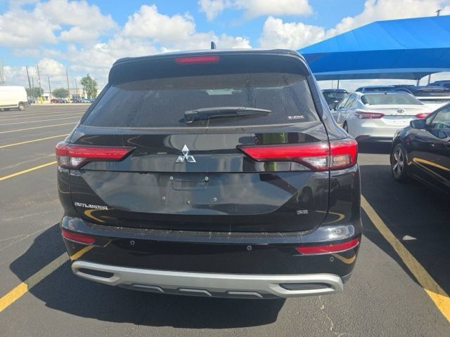Used 2024 Mitsubishi Outlander SE Black Edition AWD/4WD image 3