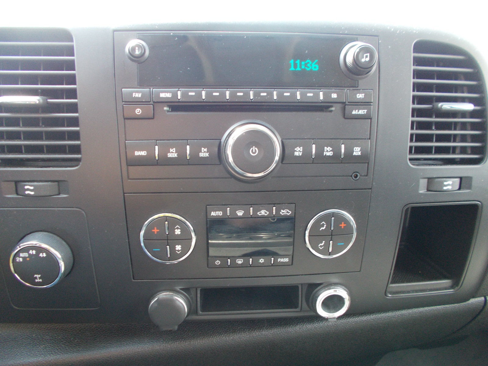 Used 2008 GMC Sierra 1500 SLE w/ Power Pack Plus AWD/4WD image 16