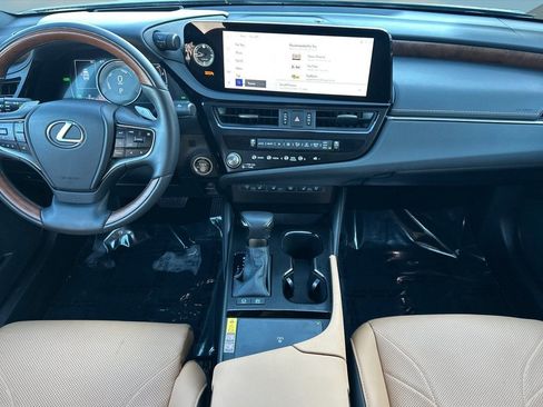 Used 2025 Lexus ES 300h w/ Luxury Package image 16