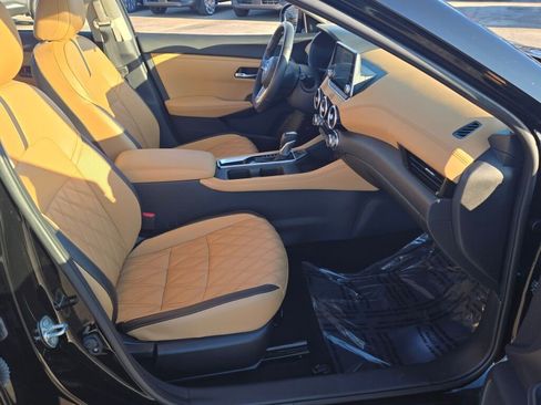 Used 2025 Nissan Sentra SR w/ SR Premium Package image 5