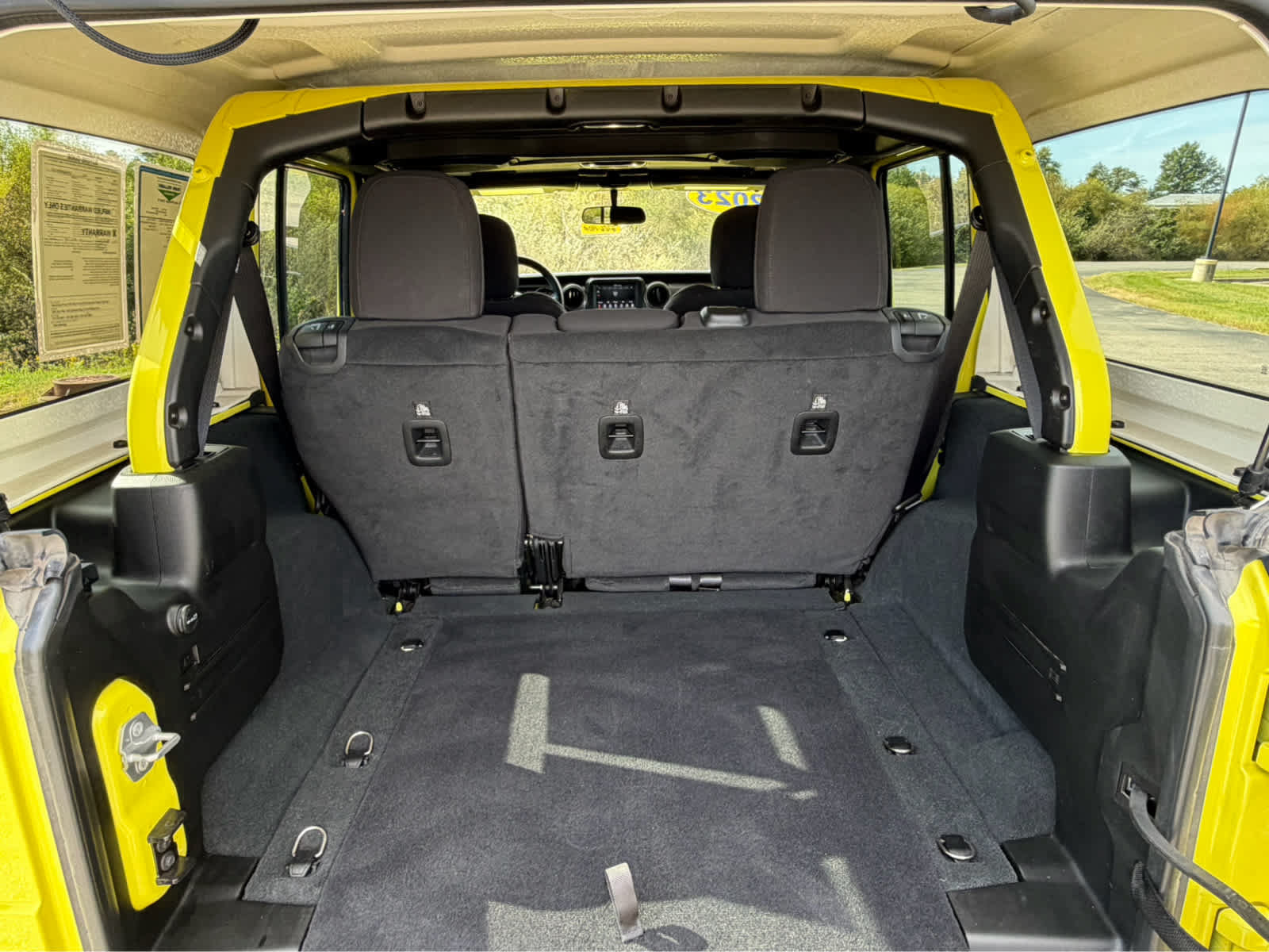 Used 2023 Jeep Wrangler Unlimited Sport AWD/4WD image 36
