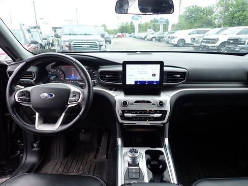 Used 2020 Ford Explorer XLT w/ Equipment Group 202A AWD/4WD image 13