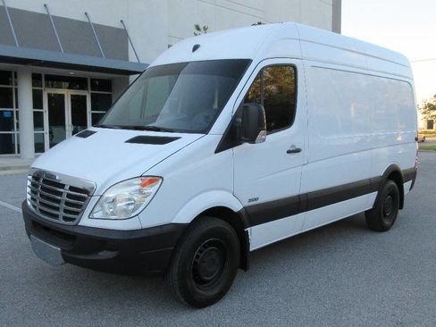 Used 2011 Freightliner Sprinter 2500 image 1