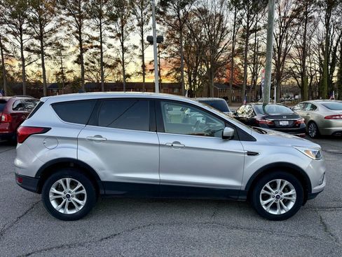 Used 2019 Ford Escape SE FWD image 7