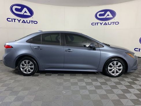 Used 2021 Toyota Corolla LE FWD image 2