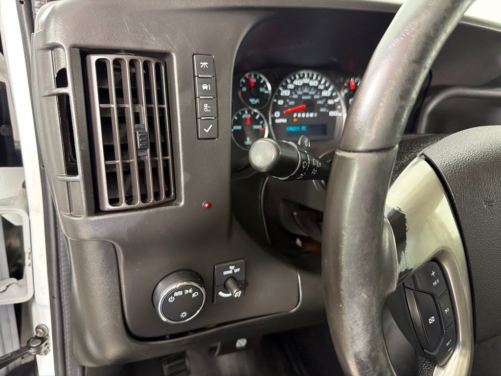 Used 2017 Chevrolet Express 3500 Extended RWD image 13