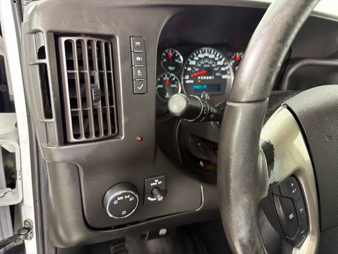 Used 2017 Chevrolet Express 3500 Extended RWD image 13