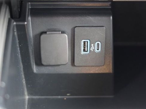 Used 2022 Ford Explorer XLT w/ Equipment Group 202A RWD image 29