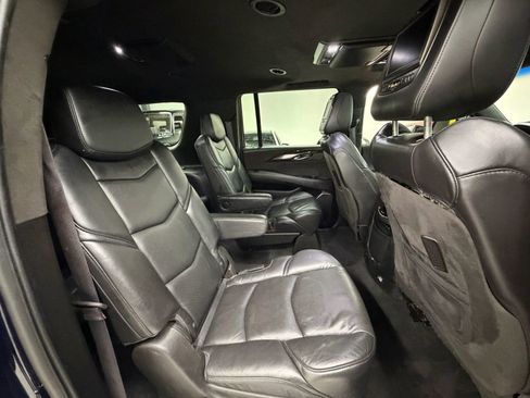 Used 2017 Cadillac Escalade ESV Platinum AWD/4WD image 20