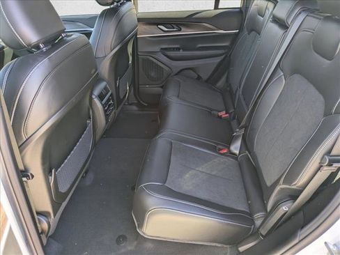 New 2026 Jeep Grand Cherokee Altitude image 15