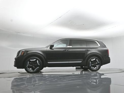 Used 2024 Kia Telluride S FWD image 57