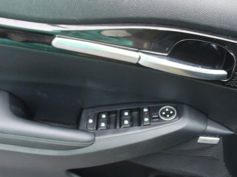 Used 2024 Kia Seltos SX w/ SX Sunroof Package image 9
