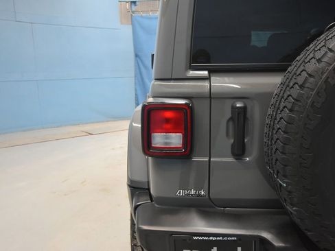 Used 2021 Jeep Wrangler Unlimited Sahara image 35