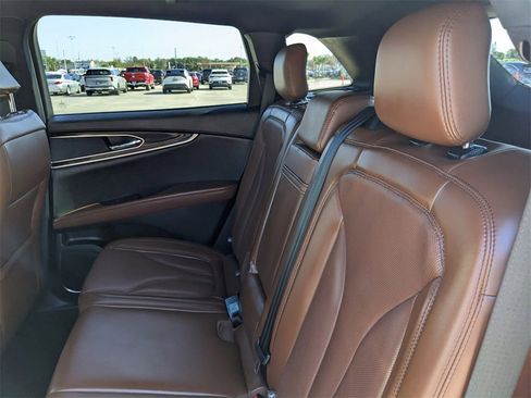 Used 2022 Lincoln Nautilus Reserve image 21