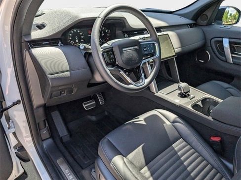 Used 2024 Land Rover Discovery Sport Dynamic SE image 7