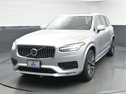 Used 2022 Volvo XC90 T6 Momentum w/ Climate Package image 3