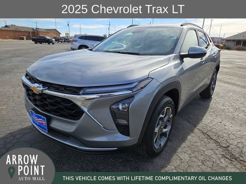 Used 2025 Chevrolet Trax LT image 4