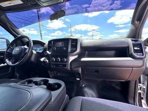Used 2022 RAM 2500 Tradesman w/ Chrome Appearance Group AWD/4WD image 12