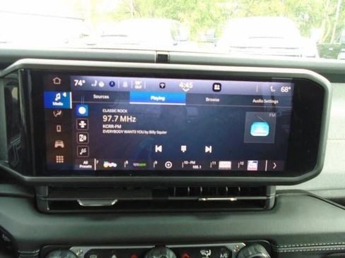 Used 2025 Jeep Wrangler Unlimited Sahara AWD/4WD image 11