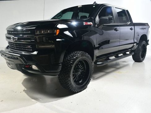 Used 2021 Chevrolet Silverado 1500 LT Trail Boss w/ Convenience Package II image 2