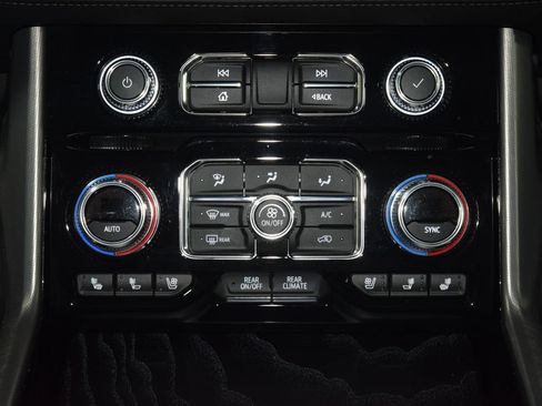 Used 2024 GMC Yukon XL Denali AWD/4WD image 35