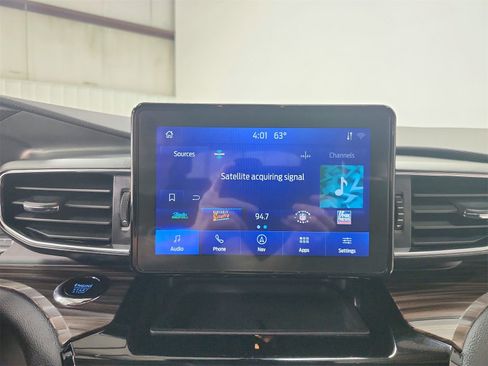Used 2023 Ford Explorer Limited image 27