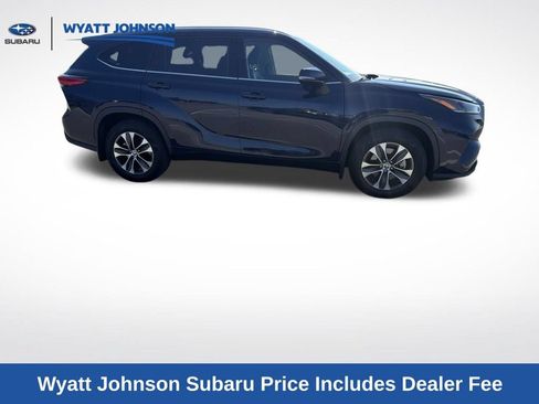 Used 2021 Toyota Highlander XLE AWD/4WD image 21
