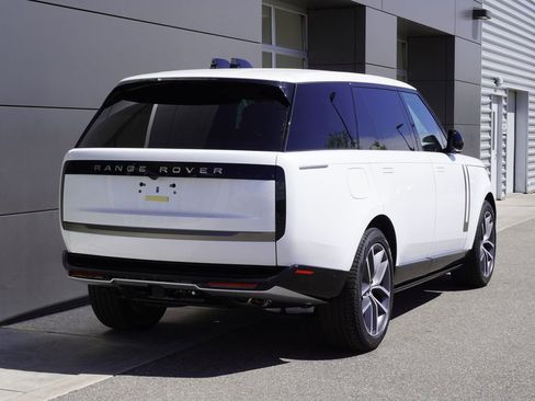 New 2026 Land Rover Range Rover Long Wheelbase SE AWD/4WD image 2