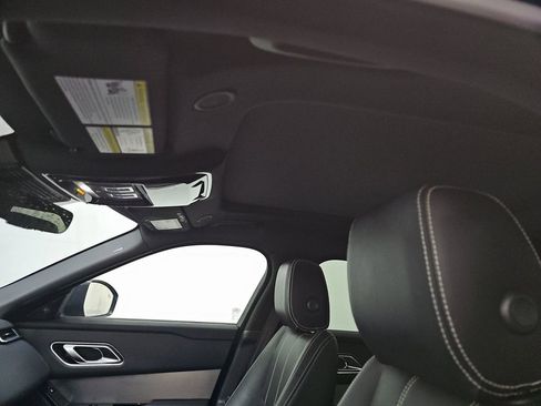 Used 2023 Land Rover Range Rover Velar R-Dynamic S image 8