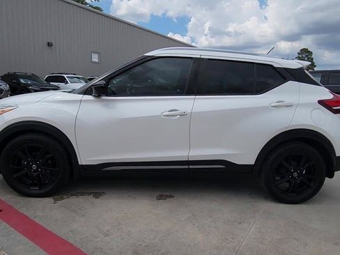 Used 2020 Nissan Kicks SR w/ SR Premium Package FWD image 5