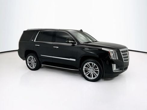 Used 2020 Cadillac Escalade Luxury w/ LPO, Radiant Package AWD/4WD image 3