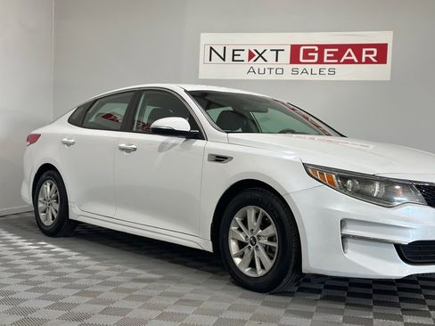 Used 2018 Kia Optima LX image 2