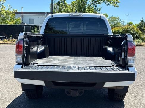 Used 2023 Toyota Tacoma TRD Sport w/ TRD Premium Sport Package AWD/4WD image 10