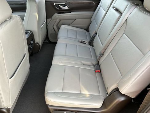 Used 2022 Chevrolet Suburban Z71 w/ Off-Road Capability Package AWD/4WD image 25