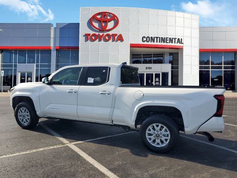Used 2025 Toyota Tacoma SR5 image 4