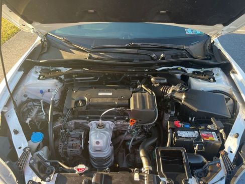 Used 2016 Honda Accord EX image 10