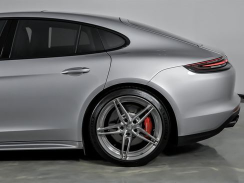 Used 2017 Porsche Panamera Turbo image 9