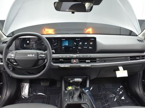 Certified 2025 Kia K4 EX FWD image 28