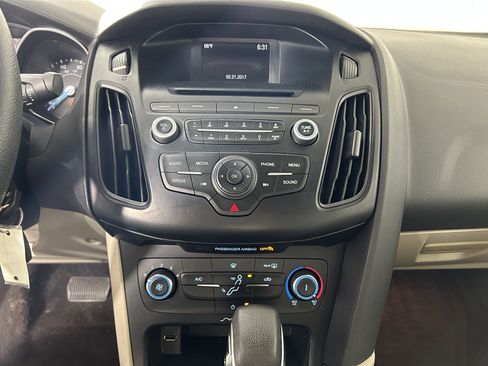 Used 2017 Ford Focus SE FWD image 19