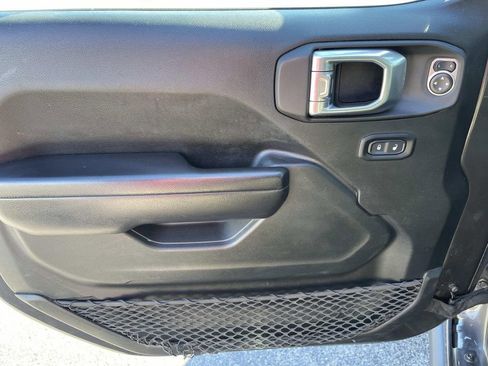 Used 2021 Jeep Gladiator Willys image 20