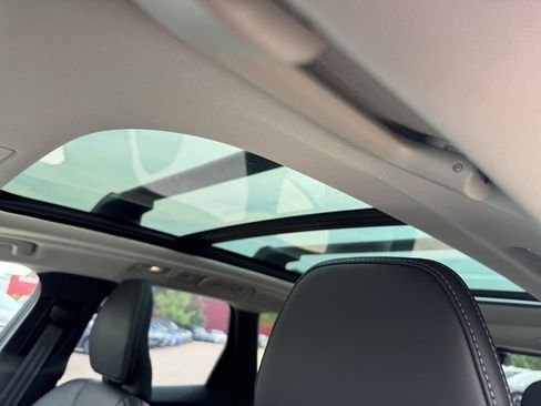 Certified 2025 Volvo XC60 B5 Ultra AWD/4WD image 7