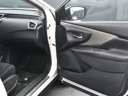 Used 2018 Nissan Murano S AWD/4WD image 12