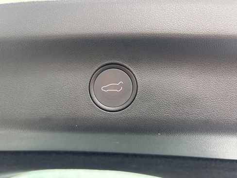 Used 2021 Tesla Model Y Long Range image 9