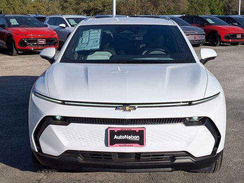 New 2026 Chevrolet Equinox EV LT image 2