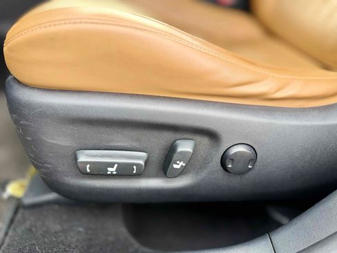 Used 2013 Lexus CT 200h w/ Premium Pkg w/Navigation FWD image 25
