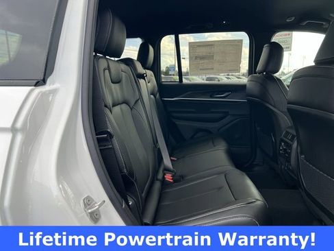 New 2025 Jeep Grand Cherokee Limited w/ Black Appearance Package image 18