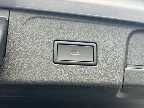 Used 2025 Volkswagen Atlas SEL AWD/4WD image 19